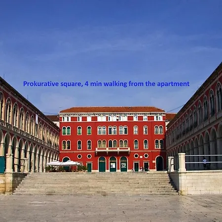 Lovely In The Perfect Location سبليت